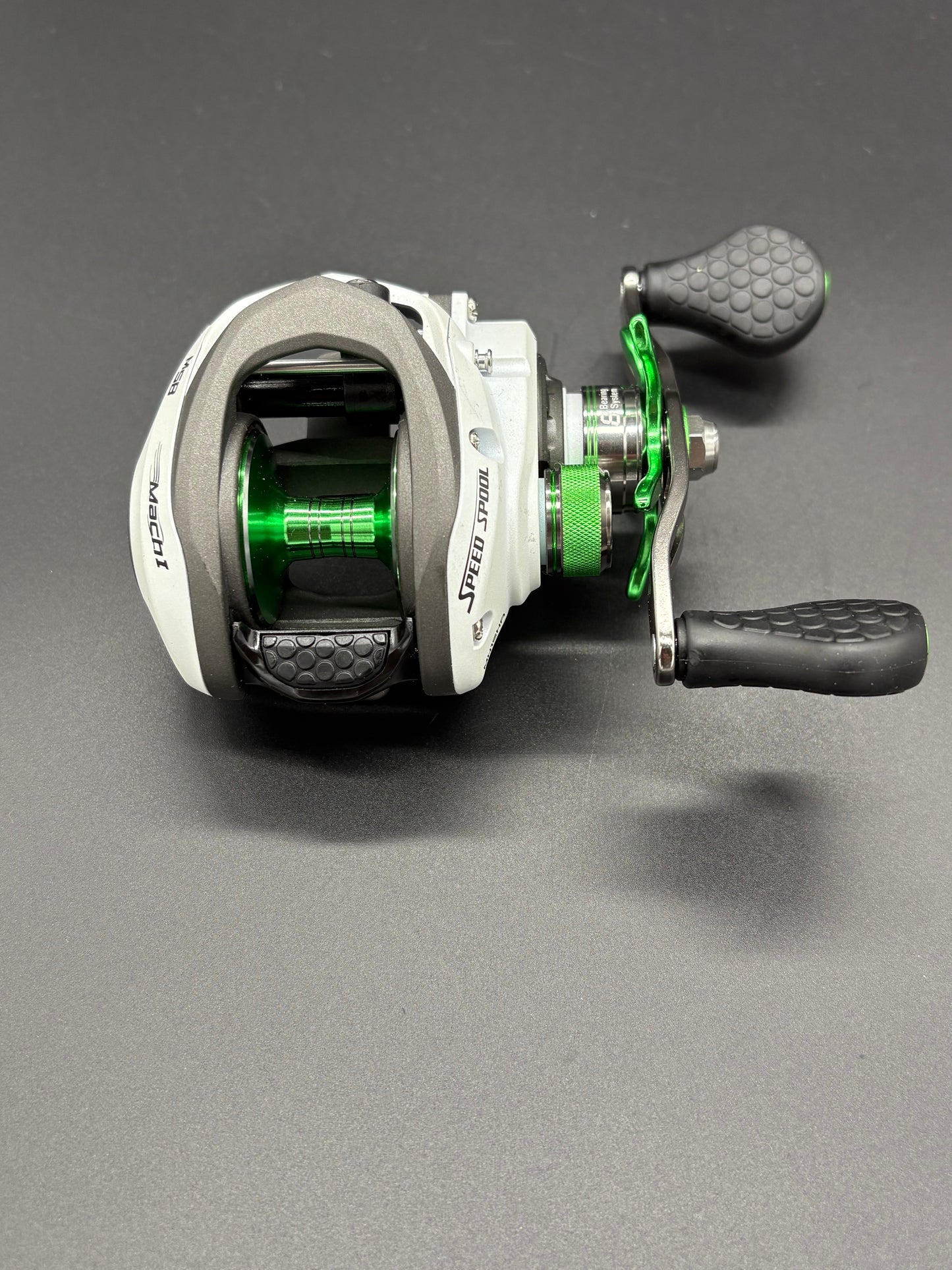 Lews MACH l Bait Caster Right Hand