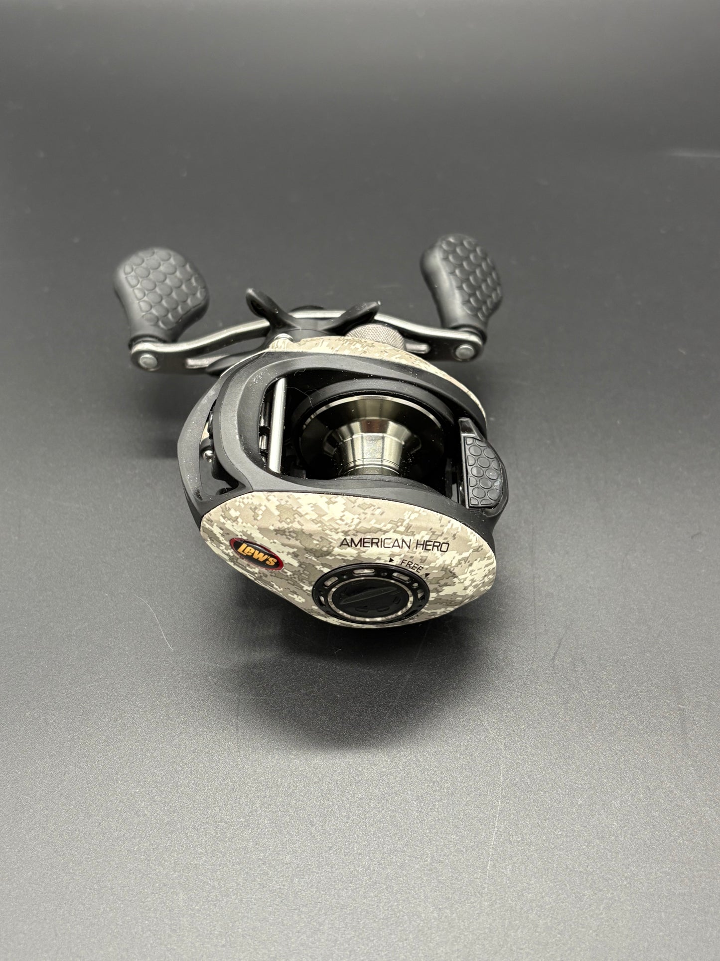 Lews American Hero Camo Bait Caster Right Hand