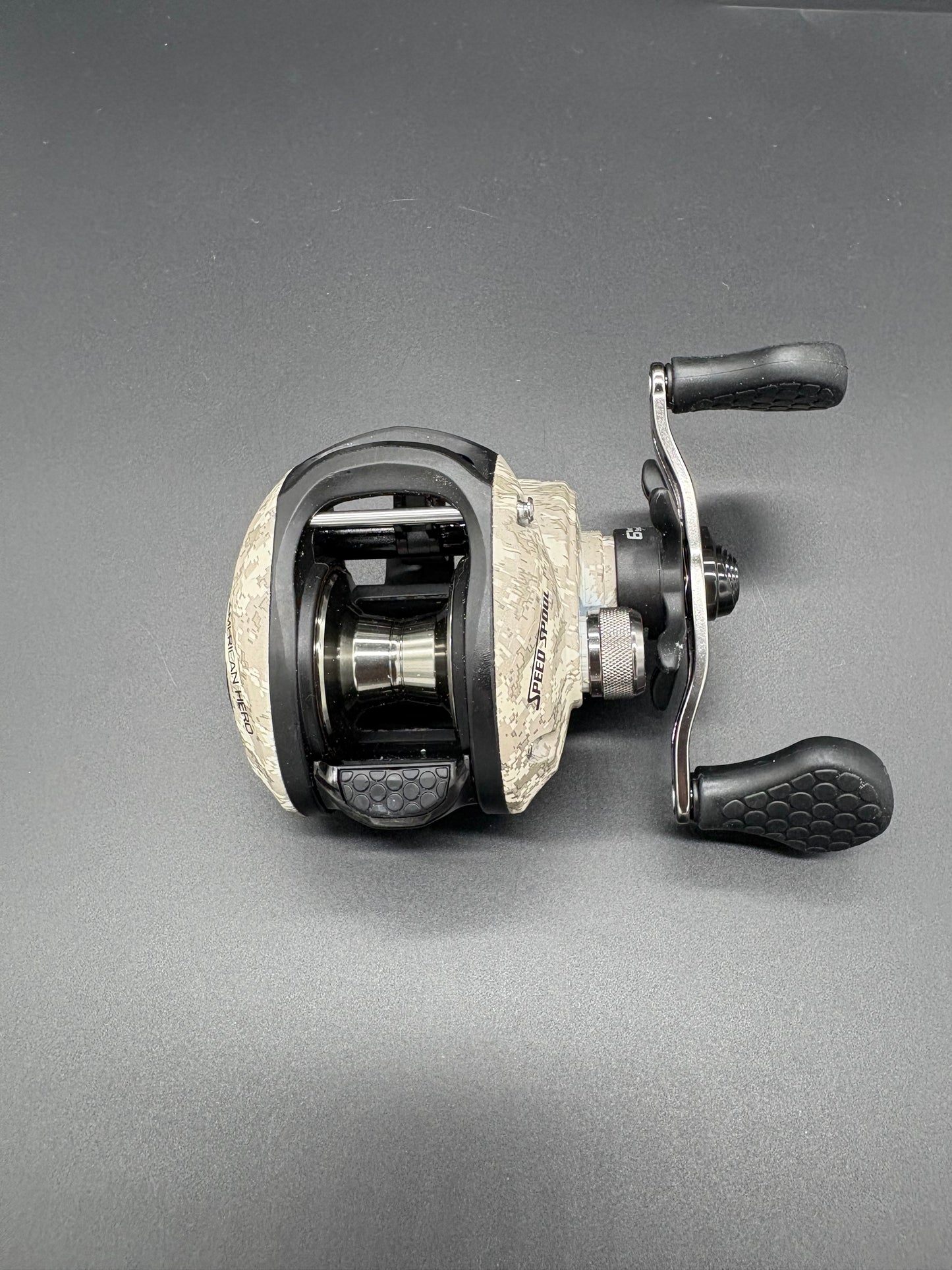 Lews American Hero Camo Bait Caster Right Hand