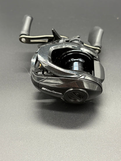 Abu Garcia Vengeance Black Bait Caster Right Hand