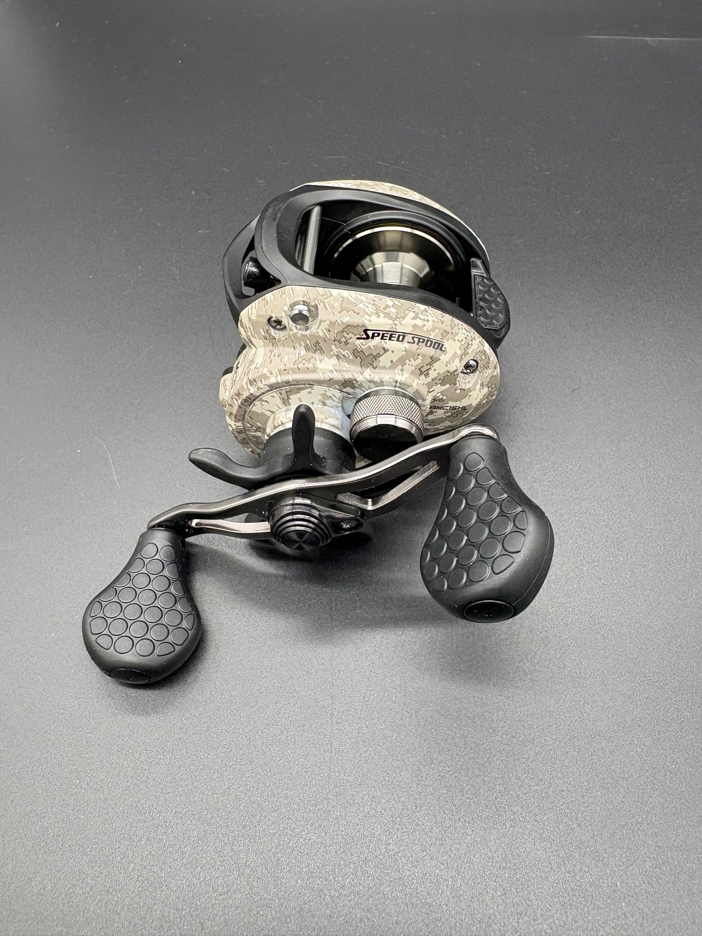 Lews American Hero Camo Bait Caster Left Hand