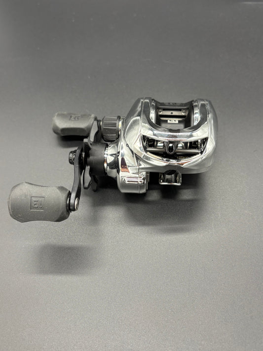 13 Fishing Origin Chrome  Baitcaster Right Hand 8:1