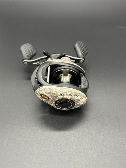 Lews American Hero Camo Bait Caster Right Hand