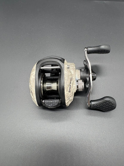 Lews American Hero Camo Bait Caster Right Hand