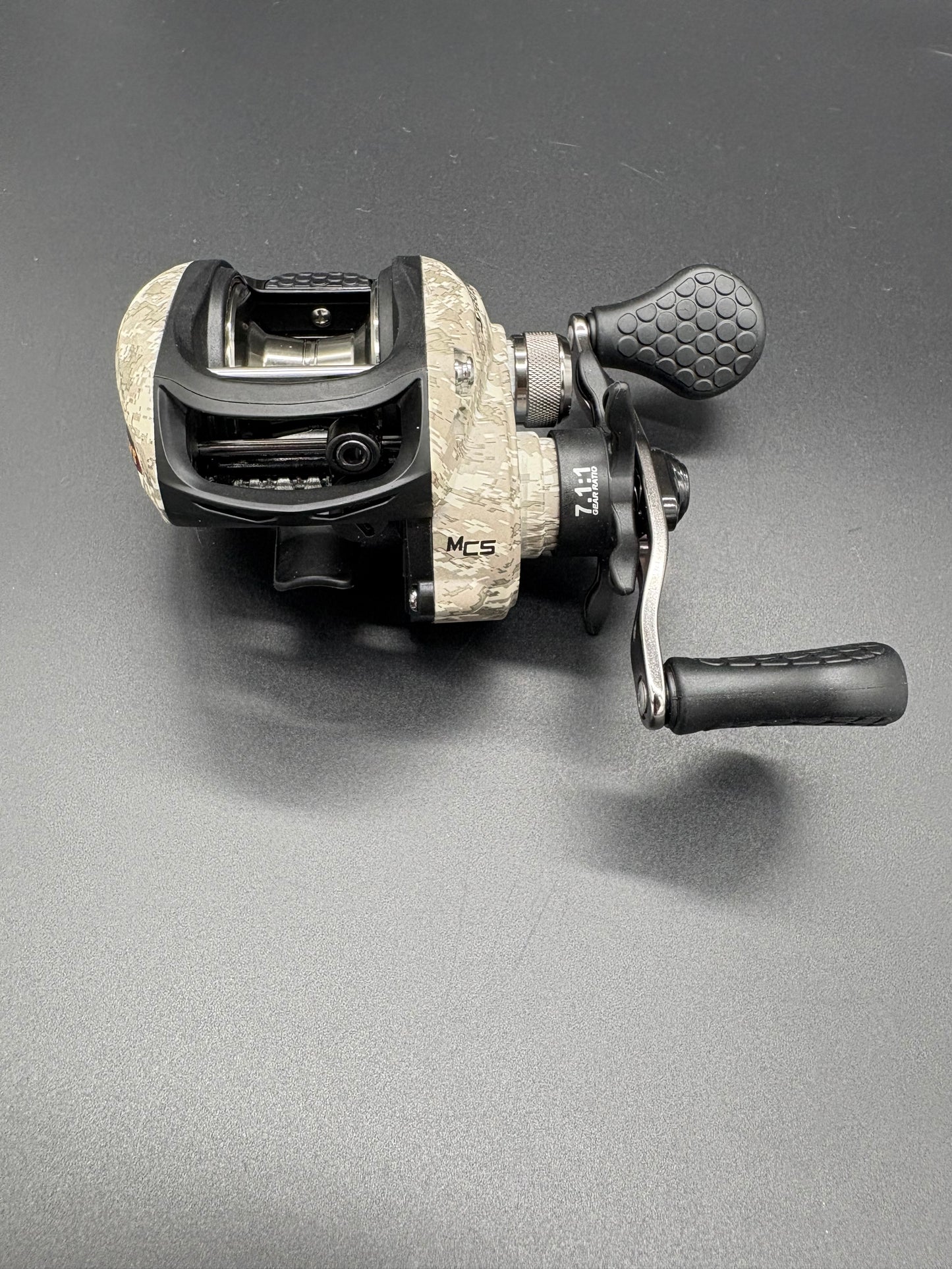 Lews American Hero Camo Bait Caster Left Hand