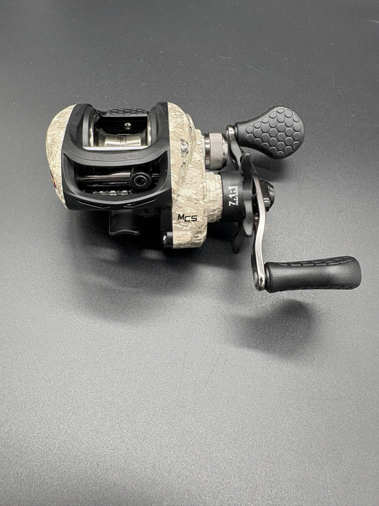 Lews American Hero Camo Bait Caster Left Hand