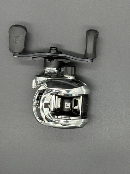 13 Fishing Origin Chrome  Baitcaster Right Hand 8:1