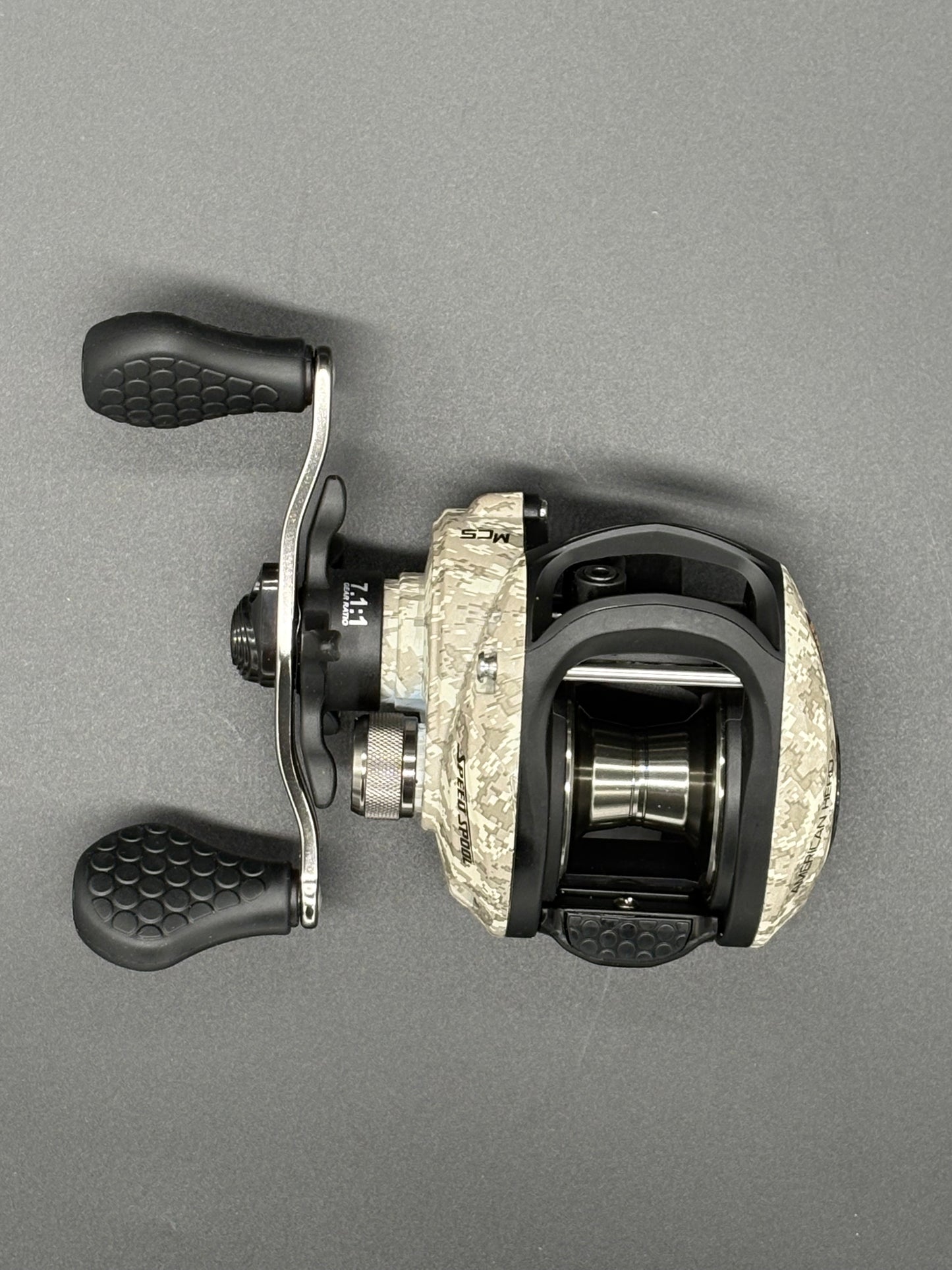 Lews American Hero Camo Bait Caster Left Hand
