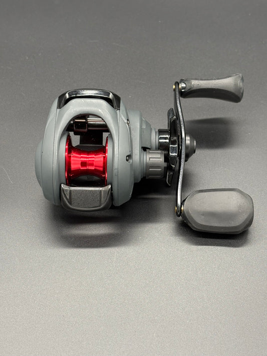 Quantum Invade Bait Caster Right hand