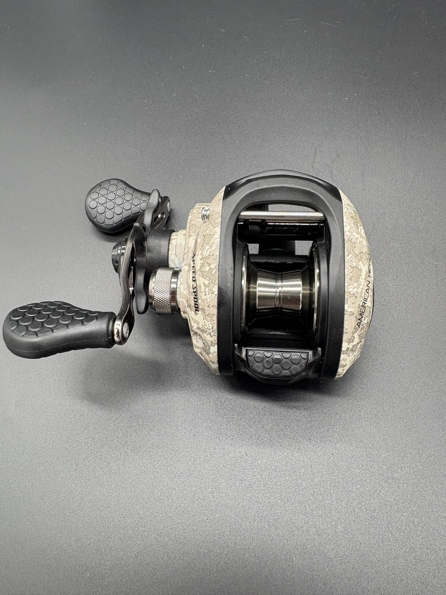 Lews American Hero Camo Bait Caster Left Hand