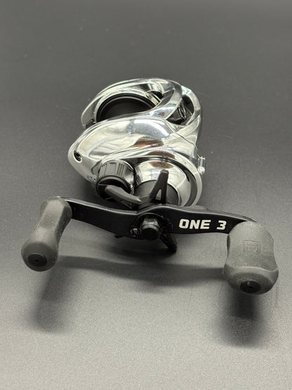 13 Fishing Origin Chrome  Baitcaster Right Hand 8:1