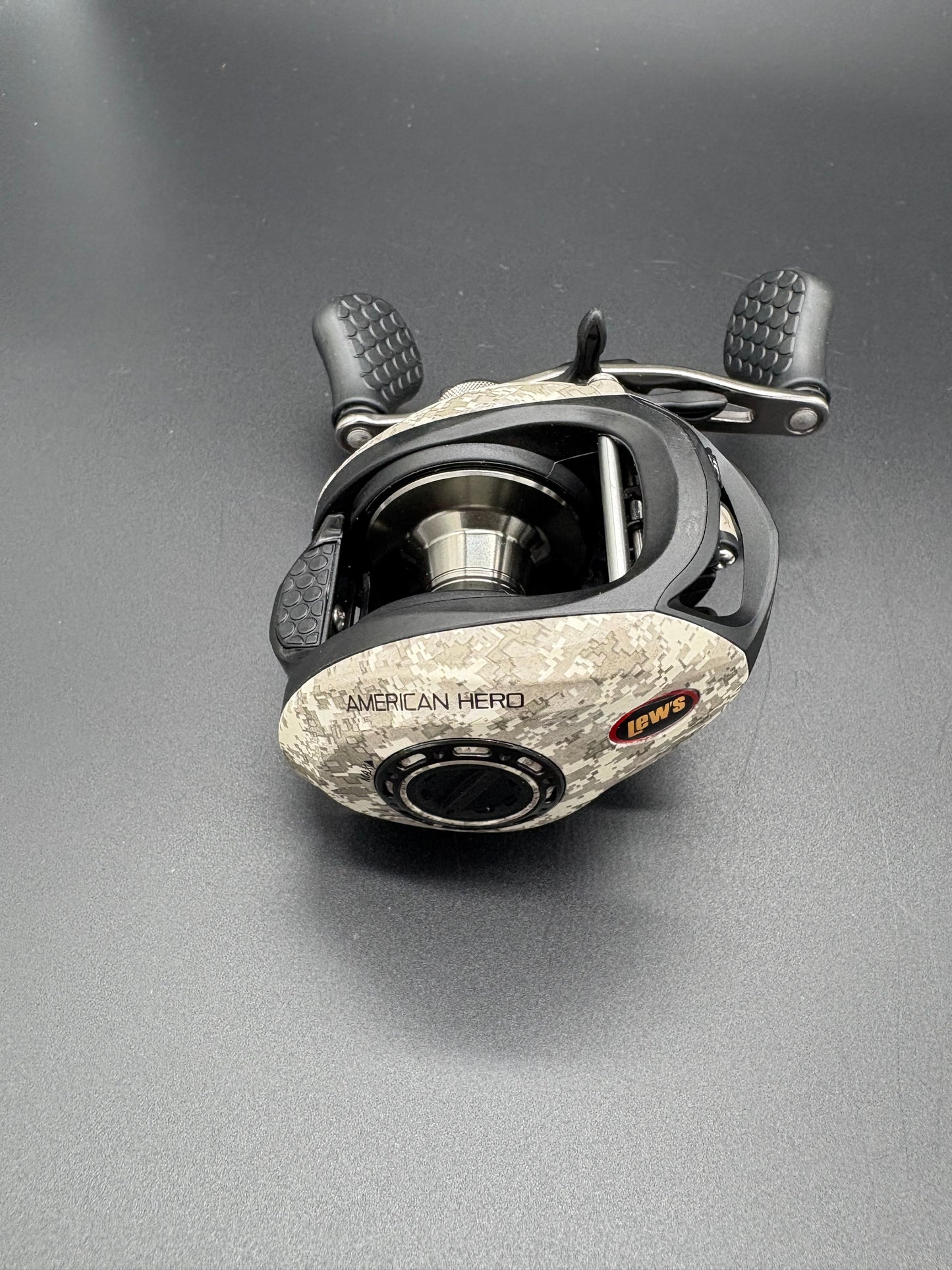Lews American Hero Camo Bait Caster Left Hand