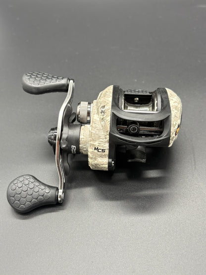 Lews American Hero Camo Bait Caster Right Hand