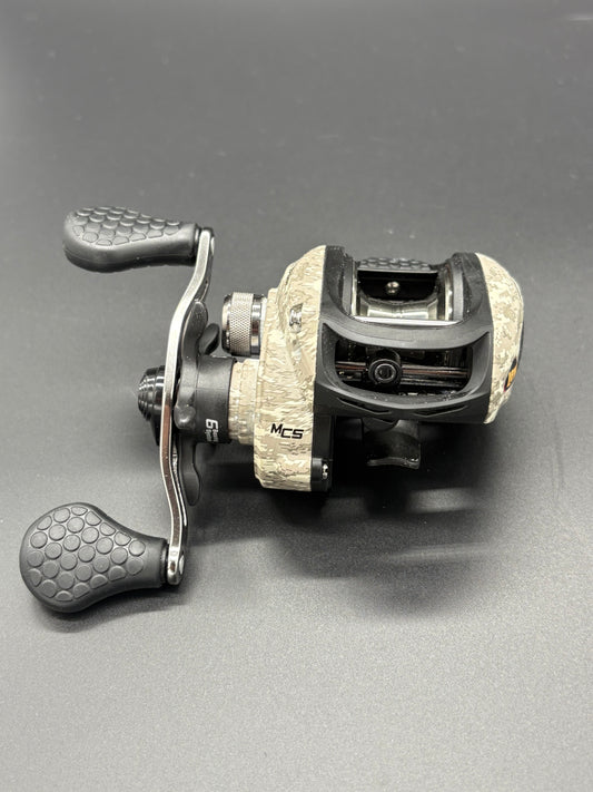 Lews American Hero Camo Bait Caster Right Hand